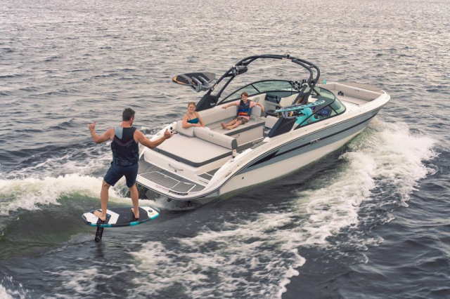 Sea Ray SDX 270 Surf Europe