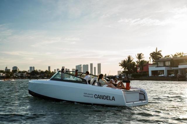 Candela C-8