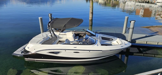 Sea Ray SLX 230-W