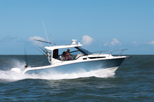 Boston Whaler 325 Conquest